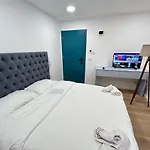 Tirana Inn Hotel Otel 3*