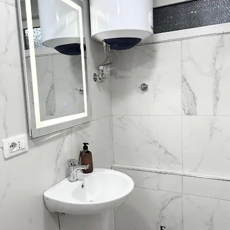 Tirana Inn Hotel Otel 3*